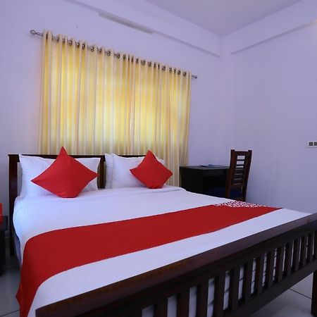 Oyo 26697 United Residency Hotel Kazhakuttam Exterior photo