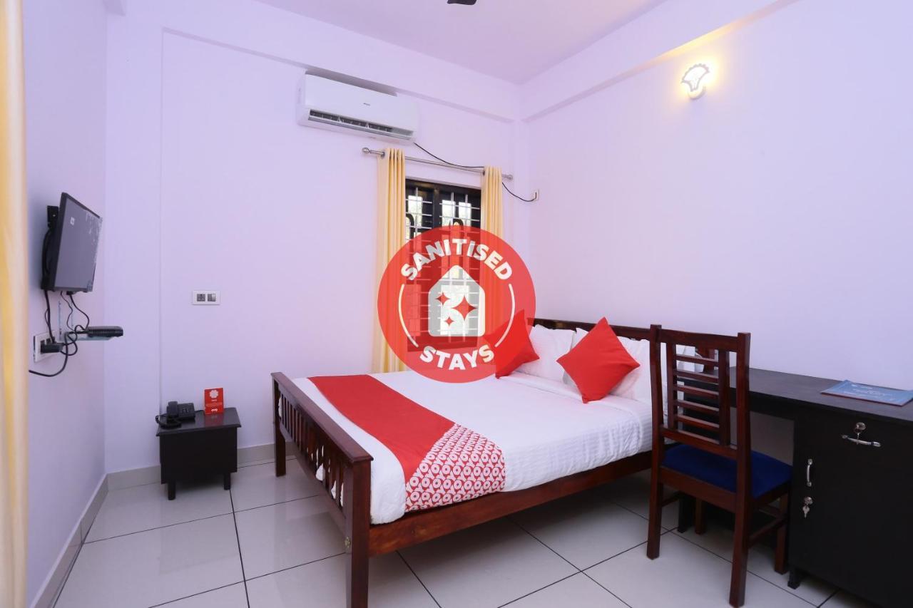 Oyo 26697 United Residency Hotel Kazhakuttam Exterior photo