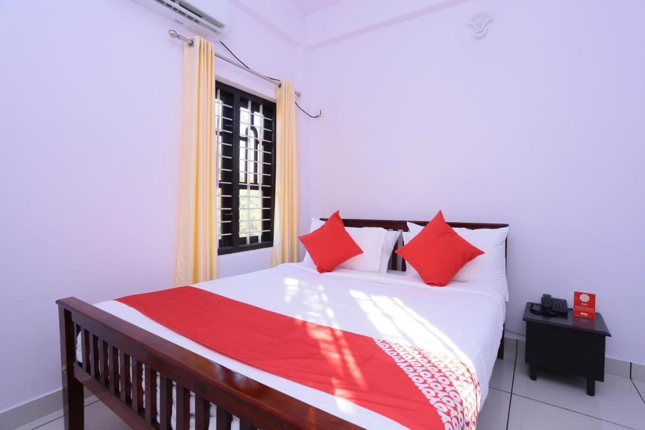 Oyo 26697 United Residency Hotel Kazhakuttam Exterior photo