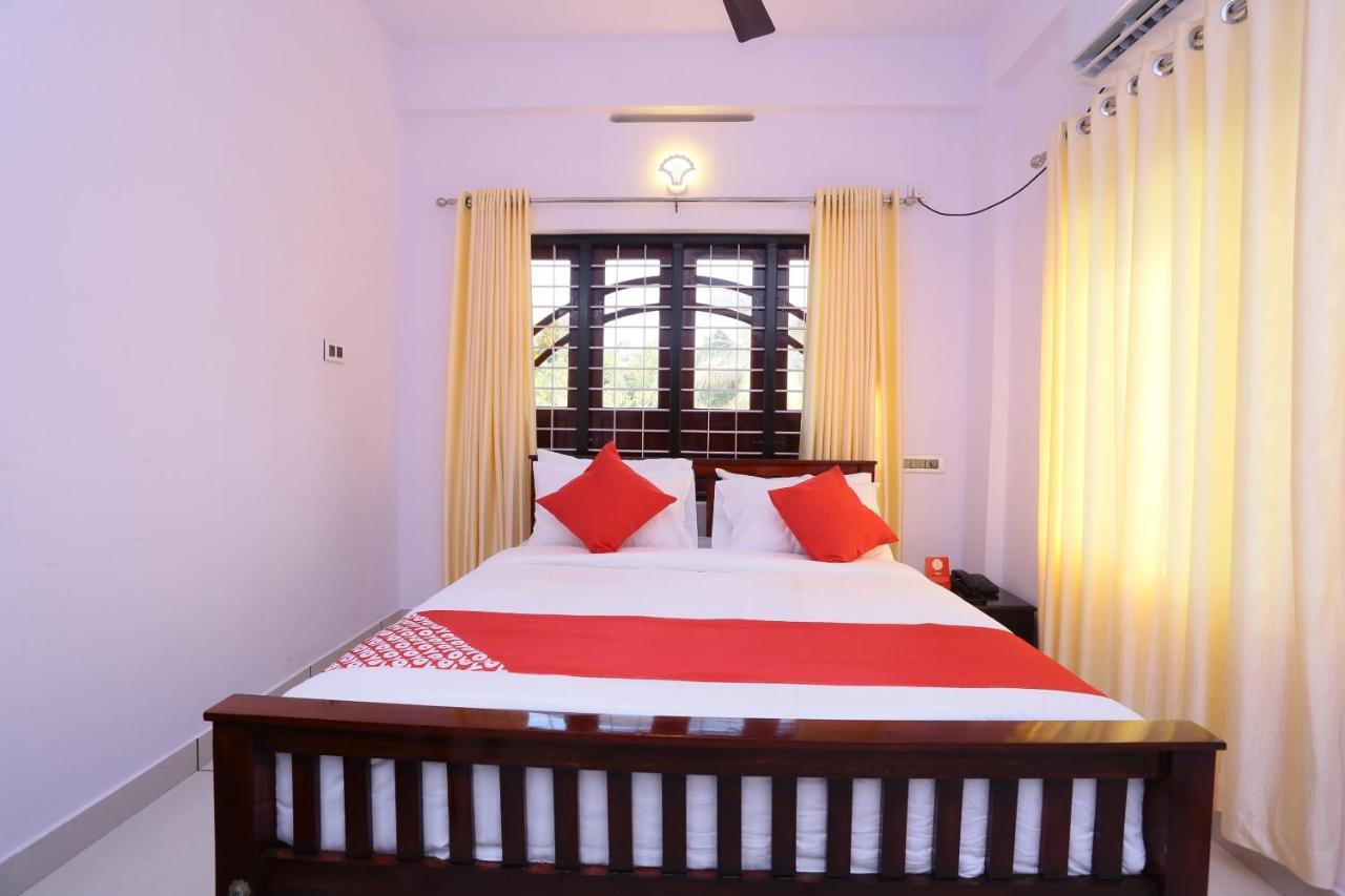 Oyo 26697 United Residency Hotel Kazhakuttam Exterior photo