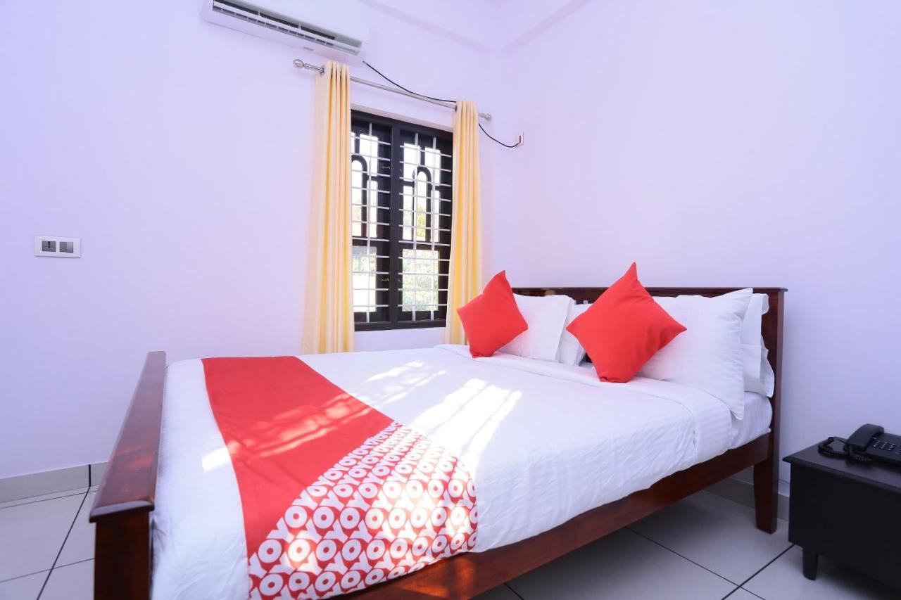 Oyo 26697 United Residency Hotel Kazhakuttam Exterior photo