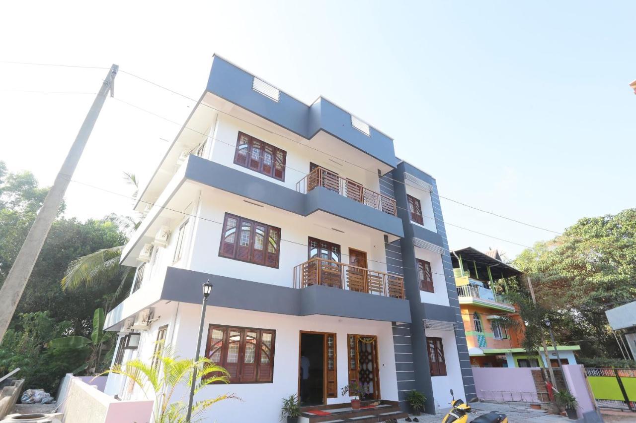 Oyo 26697 United Residency Hotel Kazhakuttam Exterior photo