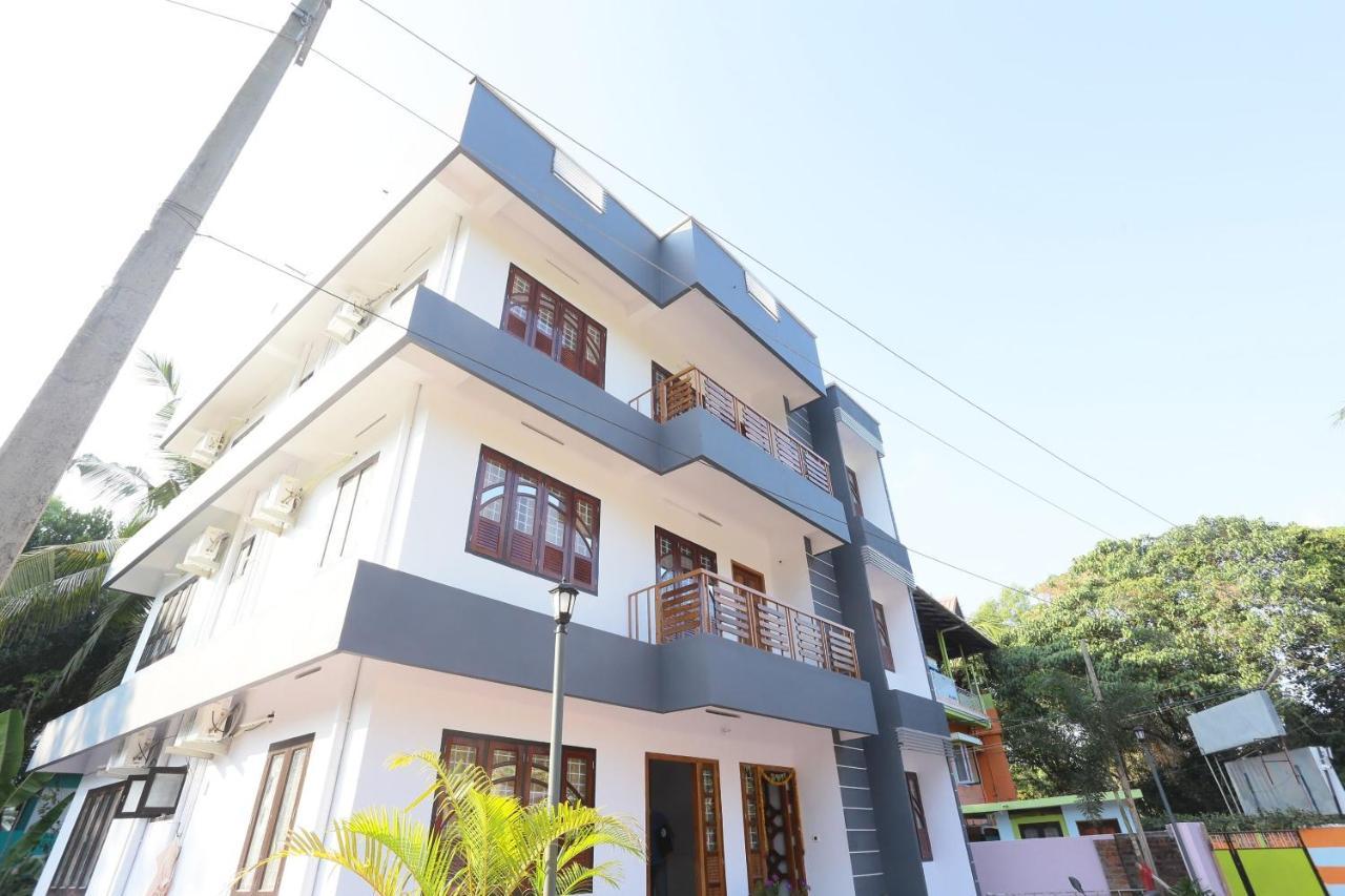 Oyo 26697 United Residency Hotel Kazhakuttam Exterior photo